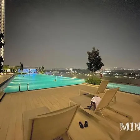 Family Suites Netizen Balcony Near Mrt #23 Cheras Bagian luar foto